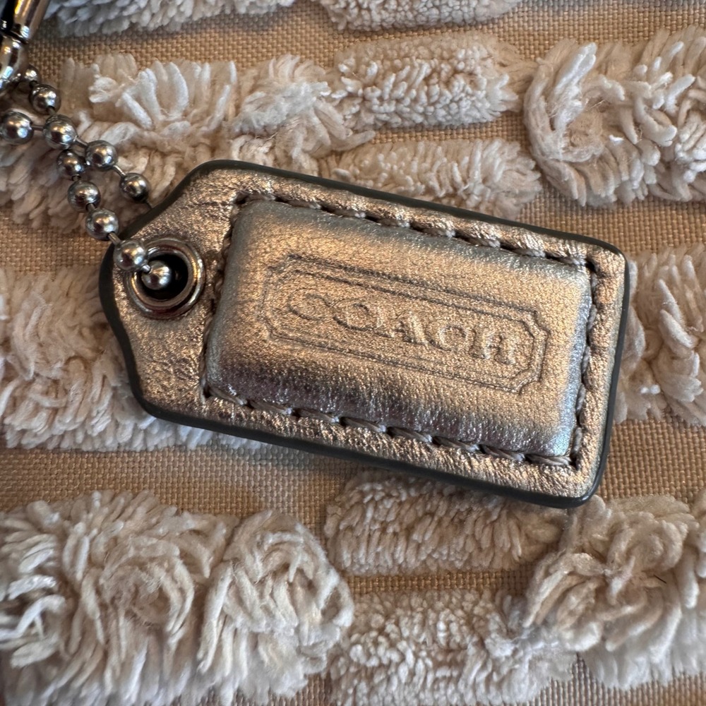 Vtg Coach Ashley Silver Metallic Leather Large Wristlet Clutch Purse Wallet Y2K - Picture 9 of 9